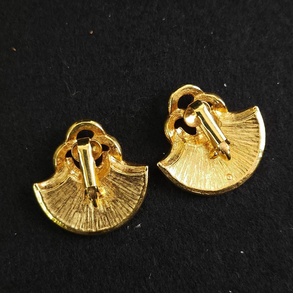 Elegant Gold Tone Knot Cream Enamel Rounded Edge Post Pierced Earrings 1-1/8" - Picture 4 of 4